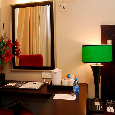 Bon Hotel เอมแพนจีนิ ภายนอก รูปภาพ