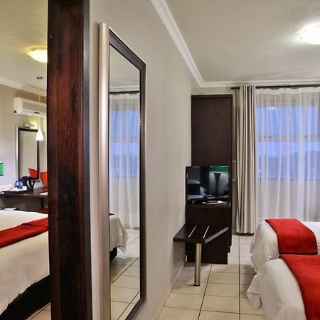 Bon Hotel เอมแพนจีนิ ภายนอก รูปภาพ